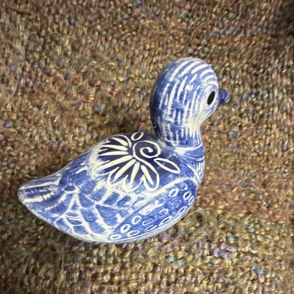 Vintage Blue White Sgraffito Ceramic Duck Figurine Signed Keira Folk Art 4" - Picture 2 of 4